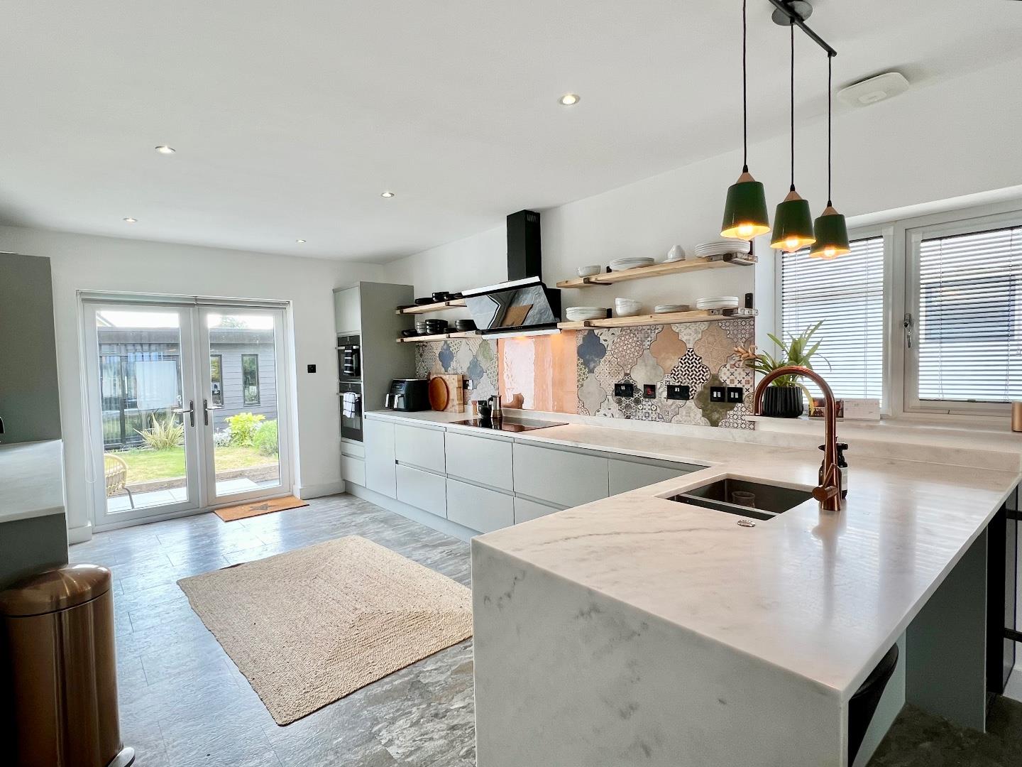 Seaview Drive, Ogmore-By-Sea, Vale of Glamorgan, CF32 0PB